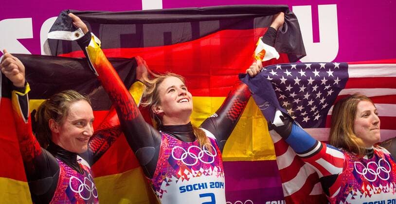 Sotschi , 110214 , Krasnaja Poljana , Sanki Sliding Center , Rodeln , Einzel der Frauen im Bild: Tatjana Hüfner (Deutschland), Natalie Geisenberger (Deutschland) und Erin Hamlin (USA)