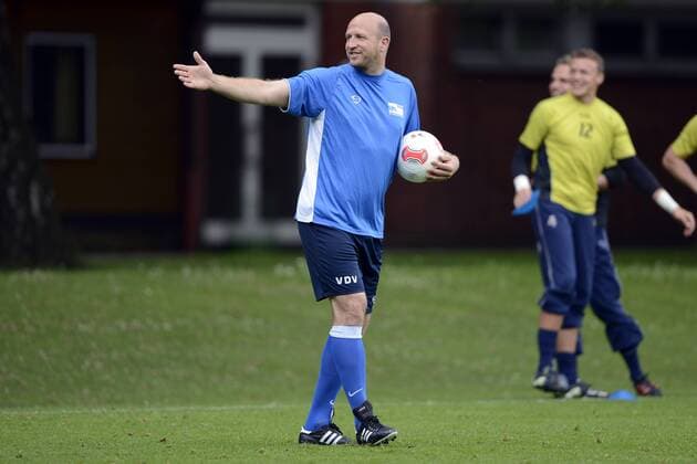 VDV-Trainingscamp --- Fussball --- 1.Bundesliga --- 09.07.2012 Roger Prinzen (Co-Trainer VDV), Freude, Gestik, Freisteller