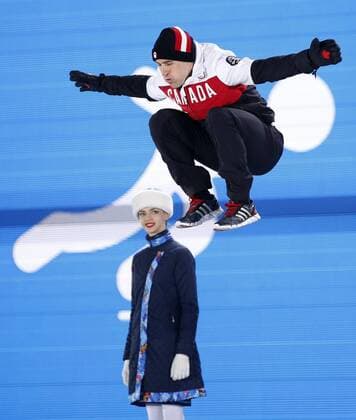 (140213) -- SOCHI, Feb. 13, 2014 (Xinhua) -- Silver medalist Denny Morrison (Top) of Canada jumps on the podium at the awarding ceremony for the Speed Skating Men s 1000m at the 2014 Sochi Winter Olympic Games in Sochi, Russia, Feb. 13, 2014. (Xinhua Wang Lili) (SP)OLY-RUSSIA-SOCHI-SPEED SKATING-MEN S 1000M 