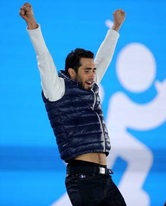 OLYMPIA - Olympische Spiele 2014 SOTSCHI,RUSSLAND,14.FEB.14 - DIVERS, OLYMPIA, BIATHLON- Olympische Winterspiele Sotschi 2014, Siegerehrung, Medaillenvergabe am Medal Plaza, 20km Einzel der Herren. Bild zeigt den Jubel von Martin Fourcade (FRA). 