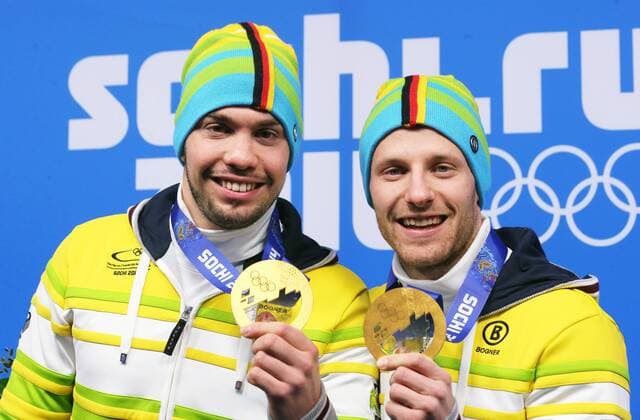 Sotschi, Olympia, Olympische Winterspiele 2014, Olympic winter games,sochi, Siegerehrung, Sotschi, Medals Ceremony, 14.02.2014, Medals Plaza, Sotschi, Russland, Rodeln Doppelsitzer, , Luge Doubles, Tobias Wendl, Tobias Arlt, Deutschlands, Gold Medaillen,