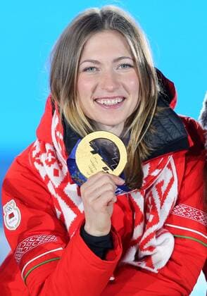 OLYMPIA - Olympische Spiele 2014 SOTSCHI,RUSSLAND,15.FEB.14 - DIVERS, OLYMPIA, BIATHLON - Olympische Winterspiele Sotschi 2014, 15km Einzel der Damen, Siegerehrung, Medaillenvergabe am Medal Plaza. Bild zeigt Darya Domracheva (BLR). Keywords: Medaillie. 