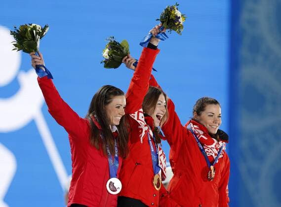 (140215) -- SOCHI, Feb. 15, 2014 (Xinhua) -- Gold medalist Darya Domracheva (C) of Belarus, silver medalist Selina Gasparin (L) of Switzerland and bronze medalist Madezhda Skardino of Belarus pose during the awarding ceremony for the women s 15km individual of Biathlon at the 2014 Sochi Winter Olympic Games in Sochi, Russia, Feb. 15, 2014. (Xinhua Wang Lili) (SP)OLY-RUSSIA-SOCHI-BIATHLON-WOMEN S 15KM INDIVIDUAL 