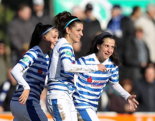Fussball, 1. Frauen-Bundesliga, MSV Duisburg - Bayer 04 Leverkusen, v.li.: Kristina Sundov (MSV Duisburg), mit Torjubel, celebrate the goal, goal celebration, Jubel über das Tor 1:0, Dolores Isabel Jacome Silva (MSV Duisburg) xmrx