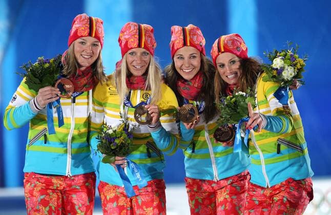 OLYMPIA - Olympische Spiele 2014 SOTSCHI,RUSSLAND,16.FEB.14 - DIVERS, OLYMPIA, SKI NORDISCH, LANGLAUF - Olympische Winterspiele Sotschi 2014, 4x5km Staffel der Damen, Siegerehrung, Medaillenvergabe am Medal Plaza. Bild zeigt Nicole Fessel, Stefanie Boehler, Claudia Nystad und Denise Herrmann (GER). Keywords: Medaille.