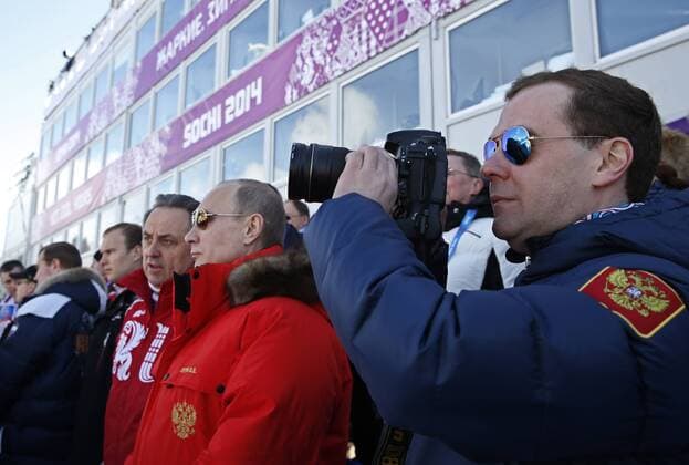 ITAR-TASS: SOCHI, RUSSIA. FEBRUARY 16, 2014. Russia s prime minister Dmitry Medvedev, president Vladimir Putin, and sports minister Vitaly Mutko (R-L) watch from the stands the cross-country men s 4x10km relay during the Sochi 2014 Winter Olympic Games.  premiumd Aufmacher 20175637