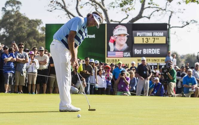 Bubba Watson finishes his final shot to the 18th hole at the final round of the PGA Golf Herren Tour Northern Trust Open golf tournament at Riviera Country Club in Los Angeles, Feb. 16, 2014. Watson won the title of the event. (Xinhua Zhao Hanrong) (SP)U.S.-LOS ANGELES-GOLF-PGA-NORTHERN TRUST OPEN 