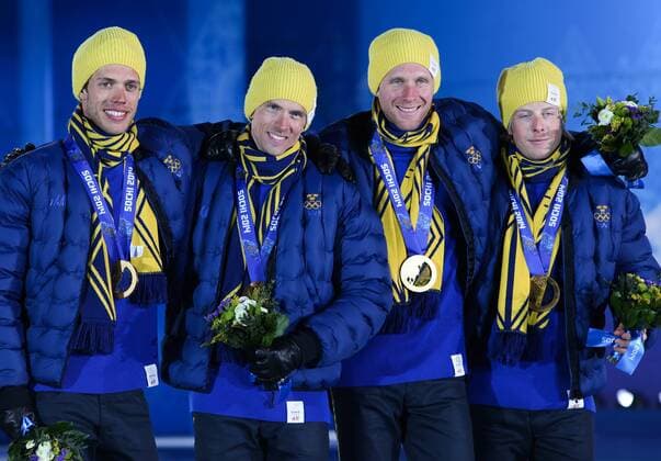 OLYMPIA - Olympische Spiele 2014 SOTSCHI,RUSSLAND,17.FEB.14 - DIVERS, OLYMPIA, SKI NORDISCH, LANGLAUF - Olympische Winterspiele Sotschi 2014, 4x10km Staffel der Herren, Siegerehrung, Medaillenvergabe am Medal Plaza. Bild zeigt Lars Nelson, Daniel Richardsson, Johan Olsson und Marcus Hellner (SWE). Keyword: Medaille 