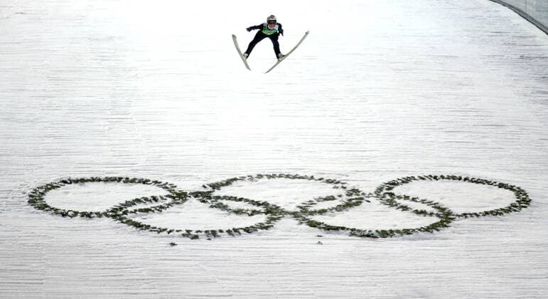 OLYMPIA - Olympische Spiele 2014 KRASNAJA POLJANA,RUSSLAND,17.FEB.14 - DIVERS, OLYMPIA, SKI NORDISCH, SKISPRINGEN - Olympische Winterspiele Sotschi 2014, RusSki Gorki Jumping Center, Esto-Sadok, Grossschanze, Teambewerb der Herren. Bild zeigt Thomas Morgenstern (AUT). 