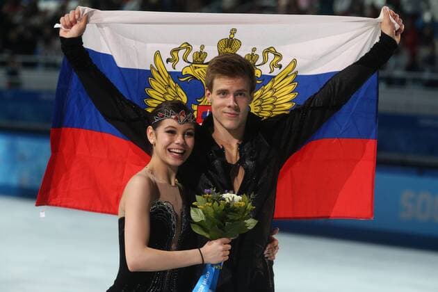 ITAR-TASS: SOCHI, RUSSIA. FEBRUARY 17, 2014. Bronze medalists Elena Ilinykh and Nikita Katsalapov of Russia pose with their national flag at a flower ceremony for the figure skating ice dancing competition at the Iceberg Skating Palace during the Sochi 2014 Winter Olympics.  premiumd Highlight RE139D69