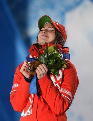 (140218) -- SOCHI, Feb. 18, 2014 (Xinhua) -- Gold medalist Darya Domracheva of Belarus poses at the victory ceremony for the women s 12.5km mass start of Biathlon at the 2014 Sochi Winter Olympic Games in Sochi, Russia, Feb. 18, 2014. (Xinhua Wang Haofei) (SP)OLY-RUSSIA-SOCHI-BIATHLON-WOMEN S 12.5 KM MASS START 