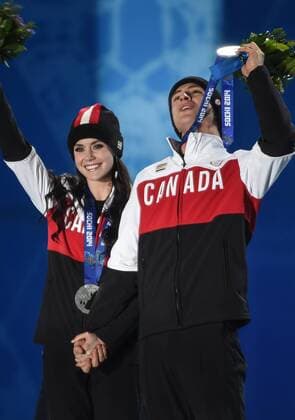 (140218) -- SOCHI, Feb. 18, 2014 (Xinhua) -- Silver medalists Tessa Virtue (L) Scott Moir of Canada pose at the victory ceremony for the ice dance of the Figure Skating at the 2014 Sochi Winter Olympic Games in Sochi, Russia, Feb. 18, 2014. (Xinhua Wang Haofei) (SP)OLY-RUSSIA-SOCHI-FIGURE SKATING-ICE DANCE 