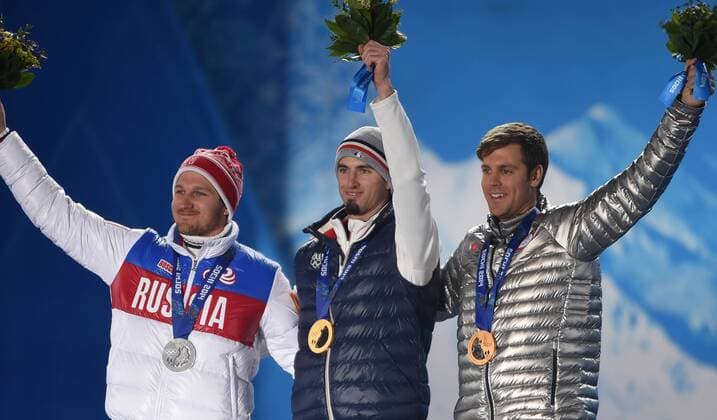(140218) -- SOCHI, Feb. 18, 2014 (Xinhua) -- Gold medalist Pierre Vaultier (C) of France, silver medalist Nikolay Olyunin (L) of Russia and bronze medalist Alex Deibold of the US pose at the victory ceremony for men s snowboard cross at the 2014 Sochi Winter Olympic Games in Sochi, Russia, Feb. 18, 2014. (Xinhua Wang Haofei) (SP)OLY-RUSSIA-SOCHI-SNOWBOARD-MEN S SNOWBOARD CROSS 