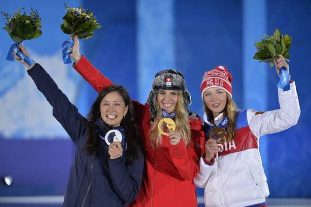 Japan s Tomoka Takeuchi (L-R), Switzerland s Patrizia Kummer and Russia s Alena Zavarzina hold their silver, gold and bronze medals during the victory ceremony for ladies snowboard parallel giant slalom at the Sochi 2014 Winter Olympics on February 19, 2014 in Sochi, Russia.  OLY20140219166