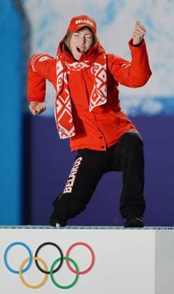 ITAR-TASS: SOCHI, RUSSIA. FEBRUARY 18, 2014. Three-time Olympic champion, gold medalist Darya Domracheva of Belarus poses at a victory ceremony for the women s biathlon 12,5km mass start race at the Sochi 2014 Winter Olympics, at Medals Plaza.  premiumd kurios komik RE13A0D3