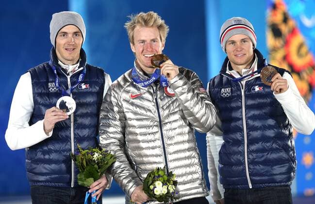OLYMPIA - Olympische Spiele 2014 SOTSCHI,RUSSLAND,20.FEB.14 - DIVERS, OLYMPIA, SKI ALPIN - Olympische Winterspiele Sotschi 2014, Riesentorlauf der Herren, RTL, Siegerehrung, Medaillenvergabe am Medal Plaza. Bild zeigt Steve Missillier (FRA), Ted Ligety (USA) und Alexis Pinturault (FRA). Keywords: Medaillie. 
