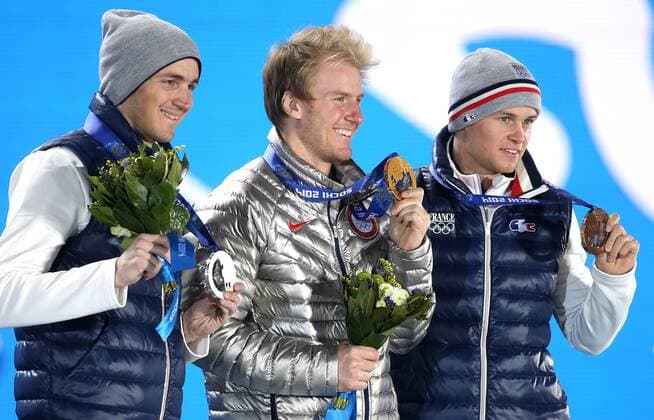 OLYMPIA - Olympische Spiele 2014 SOTSCHI,RUSSLAND,20.FEB.14 - DIVERS, OLYMPIA, SKI ALPIN - Olympische Winterspiele Sotschi 2014, Riesentorlauf der Herren, RTL, Siegerehrung, Medaillenvergabe am Medal Plaza. Bild zeigt Steve Missillier (FRA), Ted Ligety (USA) und Alexis Pinturault (FRA). Keywords: Medaillie. 