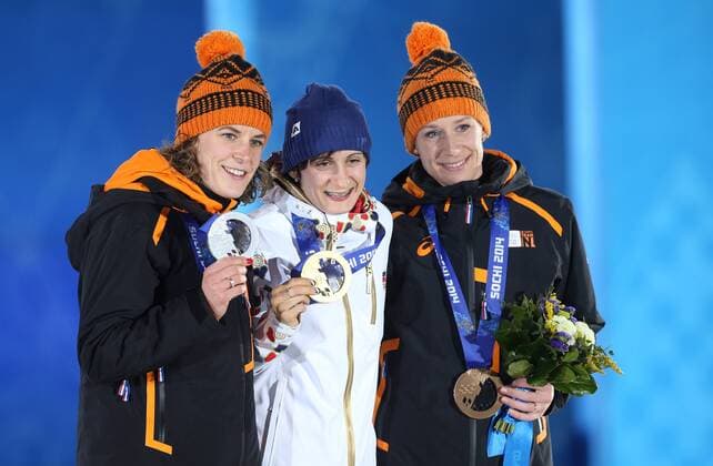 OLYMPIA - Olympische Spiele 2014 SOTSCHI,RUSSLAND,20.FEB.14 - DIVERS, OLYMPIA, EISSCHNELLLAUF - Olympische Winterspiele Sotschi 2014, 5000m der Damen, Siegerehrung, Medaillenvergabe am Medal Plaza. Bild zeigt Ireen Wuest (NED), Martina Sablikova (CZE) und Carien Kleibeuker (NED). Keywords: Medaillie. 
