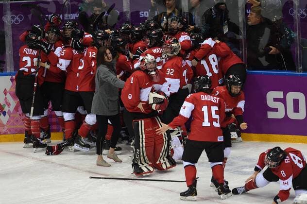 (140220) -- SOCHI, Feb. 20, 2014 (Xinhua) -- Players of Canada celebrate after the women s gold medal competition at the 2014 Sochi Winter Olympic Games in Sochi, Feb. 20, 2014. Canada won 3-2 to claim the title. (Xinhua Wang Yuguo) (SP)OLY-RUSSIA-SOCHI-ICE HOCKY-WOMEN S GOLD MEDAL-CAN VS USA 