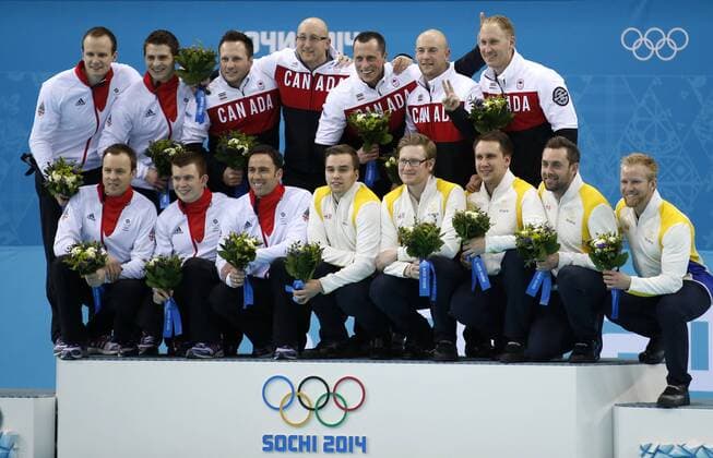 (140221) -- SOCHI, Feb. 21, 2014 (Xinhua) -- Gold medalists of Canada (Top), silver medalists of Great Britain (L) and bronze medalists of Sweden pose during the flower ceremony for the men s Curling at the 2014 Sochi Winter Olympic Games in Sochi, Feb. 21, 2014. (Xinhua Wang Lili) (SP)OLY-RUSSIA-SOCHI-CURLING-MEN S GOLD MEDAL GAME 