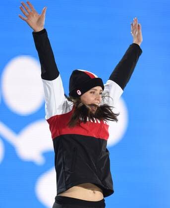 (140221) -- SOCHI, Feb. 21, 2014 (Xinhua) -- Gold medalist Marielle Thompson of Canada poses at the flower ceremony for the ladies ski cross of Freestyle Skiing at the 2014 Sochi Winter Olympic Games in Sochi, Feb. 21, 2014. (Xinhua Wang Yuguo) (SP)OLY-RUSSIA-SOCHI-FREESTYLE SKIING-LADIES SKI CROSS 