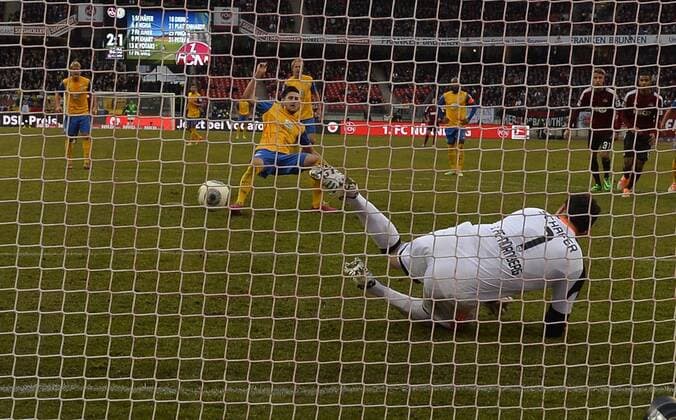 22.02.2014 - Fussball - Saison 2013 2014 - 1. Fussball - Bundesliga - 22. Spieltag: 1. FC Nürnberg Nürnberg FCN - BTSV Eintracht Braunschweig - - Raphael Schäfer Schaefer (1, 1.FC Nürnberg FCN ) hält Elfmeter