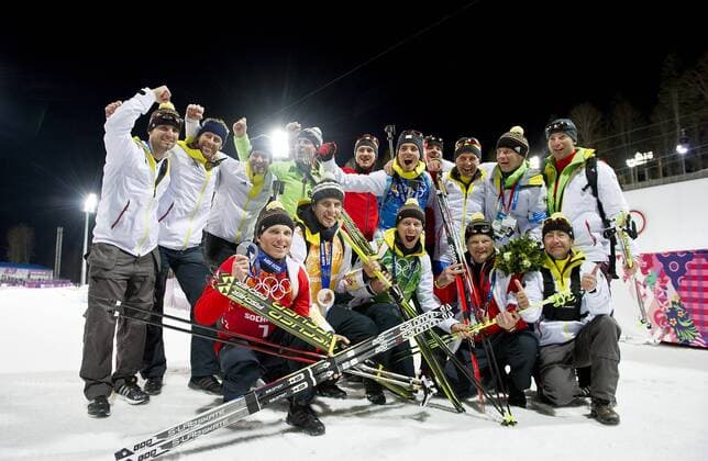 Jubel Team Deutschland, GER, 2. Platz, Silber,, im Ziel, mit Daniel Böhm, Böhm, Simon SCHEMPP, Arnd Peiffer und Erik LESSER, Trainer und Betreuer, Jubel, jubelt, Freude, Begeisterung, Emotion, jubeln, cheers, Siegerehrung, Medal Ceremony, Biathlon 4 x 7,5 km Staffel der Männer, Herren, Men s Relay, am 22.02.2014, Laura Cross-Country Ski und Biathlon Center, XXII. Olympische Winterspiele 2014, vom 07.02. - 23.02.2014 in Sotschi Russland.