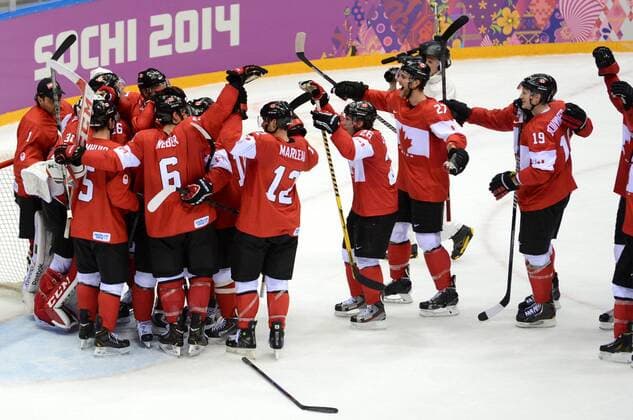 (140223) -- SOCHI, Feb. 23, 2014 (Xinhua) -- Players of Canada celebrate victory after the men s gold medal game of Ice Hockey between Canada and Sweden at the 2014 Sochi Winter Olympic Games in Sochi, Russia, Feb. 23, 2014. Canada won 3-0 and claimed the gold medal of the event. (Xinhua Wang Yuguo) (SP)OLY-RUSSIA-SOCHI-ICE HOCKEY-MEN S GOLD MEDAL GAME-SWE VS CAN 
