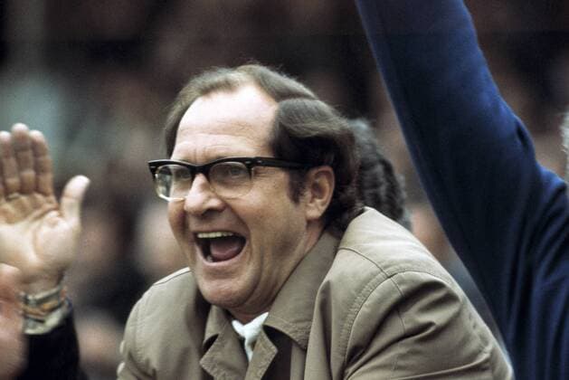 Trainerbank Uerdingen, Trainer Klaus Quinkert beim Torjubel, Fussball, 2. Bundesliga Nord, 1974 1975, ETB Schwarz-Weiss Essen gegen FC Bayer 05 Uerdingen 1:2 Fussball, 2. Bundesliga Nord, 1974 1975, Stadion am Uhlenkrug, ETB Schwarz-Weiss Essen gegen FC Bayer 05 Uerdingen 1:2, Trainerbank Uerdingen, Trainer Klaus Quinkert beim Torjubel, football, 2. Bundesliga Nord, 1974 1975, Stadium am Uhlenkrug, ETB Schwarz Weiss Essen versus FC Bayer 05 Uerdingen 1:2, coaching bench Uerdingen, coach Klaus Quinkert recoicing at a goal