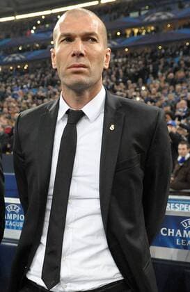 26.02.2014, xjhx, Fussball Champions League, FC Schalke 04 - Real Madrid, v.l. Co Trainer Zinedine Zidane (Real Madrid)