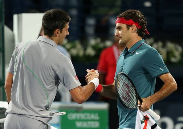 Dubai Tennis Championships 2014, ATP Tennis Herren Tennis Turnier,International Series,Dubai Tennis Stadium, U.A.E.,L-R. Novak Djokovic (SRB) gratuliert dem Sieger Roger Federer (SUI) am Netz,Halbkörper,Querformat,
