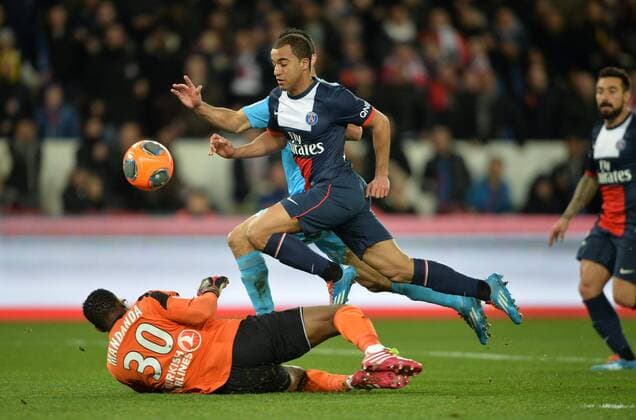 Lucas (psg) - Steve Mandanda (om) FOOTBALL : Paris SG vs Marseille - Ligue 1 - 02 03 2014 AnthonyBIBARD FEP Panoramic 