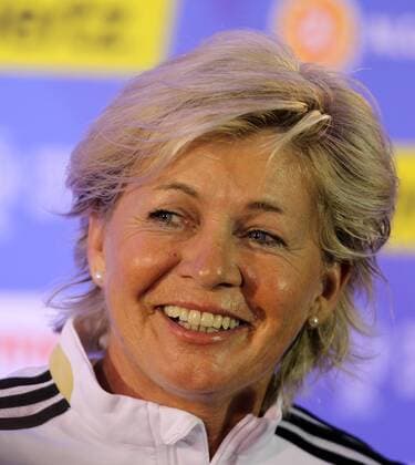 Fussball, Algarve Cup 2014, Pressekonferenz, v.li.: Bundestrainerin Silvia Neid (Frauen-Nationalmannschaft DFB) lacht, Lächeln, Freude, Portrait xmrx