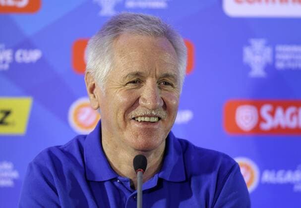 Fussball, Algarve Cup 2014, Pressekonferenz, v.li.: Trainer Thomas Sermanni (USA, United States of America, Head Coach) lacht, Lächeln, Freude xmrx