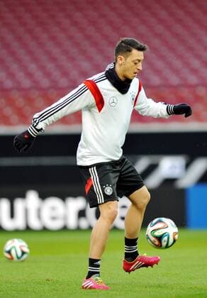 Mesut ÖZIL (GER). Deutschland, Stuttgart: Fussball, DFB Nationalmannschaft: Training am 04.03.2014, Mercedes-Benz Arena.
