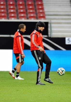 Assistenz-Trainer Hans-Dieter FLICK (GER), Bundestrainer Joachim Jogi LÖW (GER). Deutschland, Stuttgart: Fussball, DFB Nationalmannschaft: Training am 04.03.2014, Mercedes-Benz Arena.
