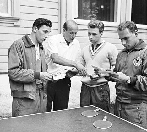 WM in Schweden, Juni 1958, vl: beim Tischtennis vl; Hans Sturm, Helmut Schön, Aki Schmidt und Herbert Erhardt.