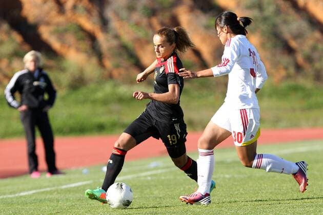 Fussball, Frauen, Algarve Cup 2014, Deutschland - China, v.li.: Fatmire Lira Alushi (Deutschland) im Zweikampf, Duell, duel, tackle mit Liu Shanshan (China) xfsx