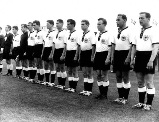 WM 1958: Deutschland - 08.06.1958 Teamfoto Deutschland vl. Hans Schaefer, Fritz Herkenrath, Horst Eckel, Alfred Schmidt, Horst Szymaniak, Helmut Rahn, Fritz Walter, Georg Stollenwerk, Uwe Seeler, Herbert Erhardt, Erich Juskowiak. HM