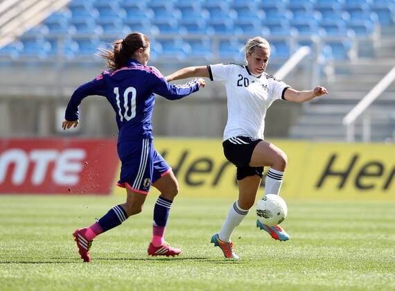 Fussball, Algarve Cup 2014, Deutschland - Japan, v.li.: Homare Sawa (Japan), Lena Gößling (Deutschland), im Zweikampf, Duell, duel, tackle, Aktion, Action xmrx