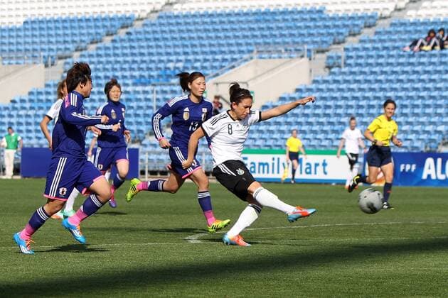 Fussball, Algarve Cup 2014, Deutschland - Japan, v.li.: Shinobu Ohno (Japan), Rumi Utsugi (Japan), Nadine Keßler (Deutschland) erzielt das Tor zum , scores the goal 1:0 xfsx