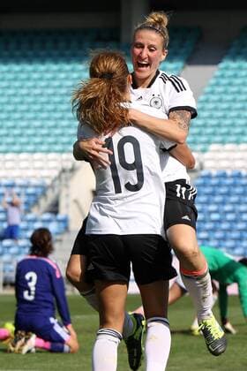 Fussball, Algarve Cup 2014, Deutschland - Japan, v.li.: Fatmire Lira Alushi (Deutschland), Anja Mittag (Deutschland) mit Torjubel, celebrate the goal, goal celebration, Jubel über das Tor zum 2:0 xfsx
