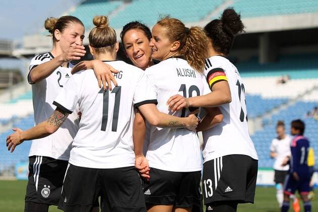 Fussball, Algarve Cup 2014, Deutschland - Japan, v.li.: Bianca Schmidt (Deutschland), Anja Mittag (Deutschland), Nadine Keßler (Deutschland), Fatmire Lira Alushi (Deutschland), Celia Okoyino Sasic (Deutschland) mit Torjubel, celebrate the goal, goal celebration, Jubel über das Tor zum 2:0 xfsx