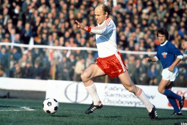 WM-Qualifikation, Polen - DDR in Chorzow: Grzegorz Lato (Polen) am Ball