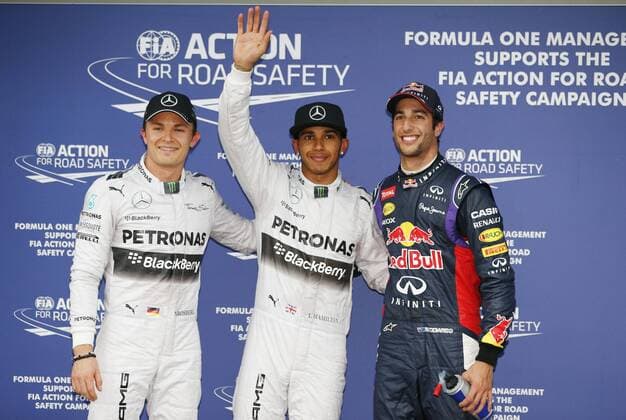 Motorsports: FIA Formula One World Championship 2014, Grand Prix of Australia, 6 Nico Rosberg (GER, Mercedes AMG Petronas F1 Team), 44 Lewis Hamilton (GBR, Mercedes AMG Petronas F1 Team), 3 Daniel Ricciardo (AUS, Infiniti Red Bull Racing), xHOCHxZWEIx