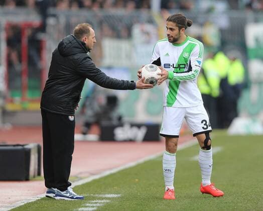 Trainer Torsten Lieberknecht (Eintracht Braunschweig), Ricardo Rodriguez (VfL Wolfsburg) Eintracht Braunschweig vs. VfL Wolfsburg
