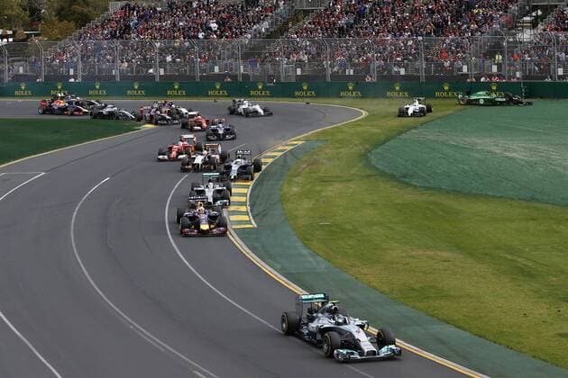 Motorsports: FIA Formula One World Championship 2014, Grand Prix of Australia, 6 Nico Rosberg (GER, Mercedes AMG Petronas F1 Team), 3 Daniel Ricciardo (AUS, Infiniti Red Bull Racing), 44 Lewis Hamilton (GBR, Mercedes AMG Petronas F1 Team), start, mass, Masse, Menge, viele, many xHOCHxZWEIx