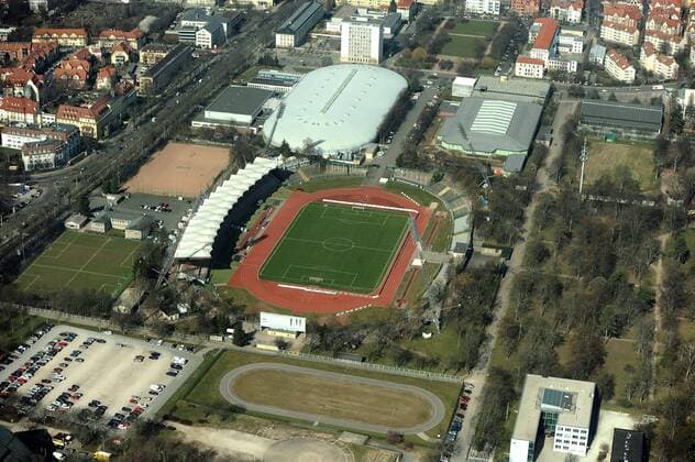 Erfurt 14.03.2014 Luftaufnahmen von Erfurt Luftbild Luftaufnahme vom Stadtgebiet Erfurt im Bild: Steigerwaldstadion (Fußball FC Rot Weiß Erfurt, Leichtathletik LG Erfurt ) mit Leichtathletikhalle, Gunda-Niemann-Stirnemann Eishalle, Eishockeyhalle und Rollschuhbahn