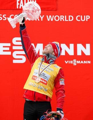 SKI NORDISCH - FIS WC Falun FALUN,SCHWEDEN,16.MAR.14 - SKI NORDISCH, LANGLAUF - FIS Weltcup Finale, Siegerehrung. Bild zeigt den Jubel von Martin Johnsrud Sundby (NOR) mit der grossen Kristallkugel. Keywords: Trophaee, Gesamtweltcup, Medaille. 