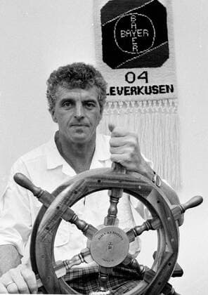 Erich Ribbeck wird 70. Erich Ribbeck, DFB Bundestrainer und 1988 UEFA-CUP-Sieger mit Bayer 04 Leverkusen, wird am Mittwoch den 13.6.2007 Siebzig Jahre alt. Unser Bild zeigt Erich Ribbeck als Trainer bei Leverkusen 1986. HM
